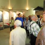 Hier stehen auch Informationen zum Bauwerk.